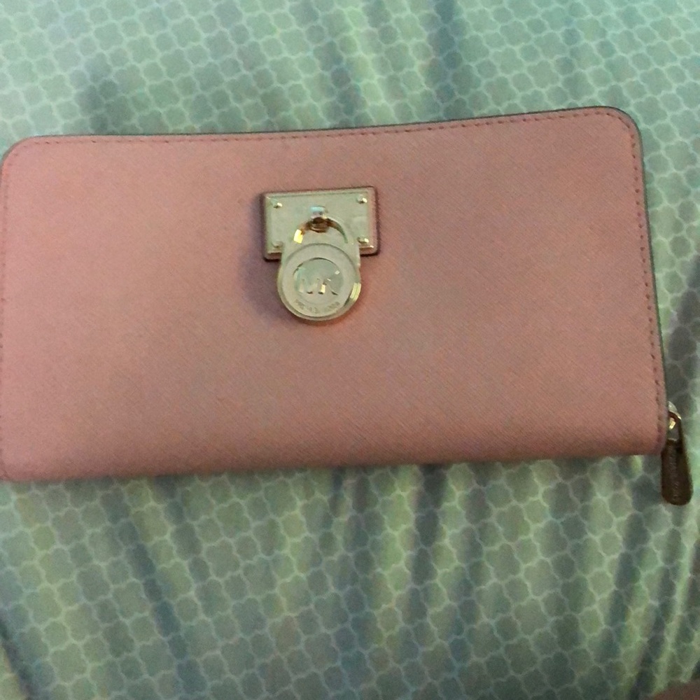 Michael kors pink wallet